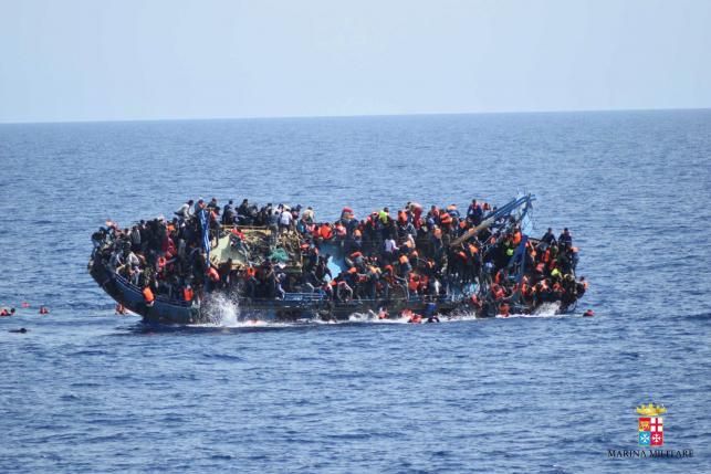 Thuyền di cư bị lật tại bờ biển Libya, 5 người chết
