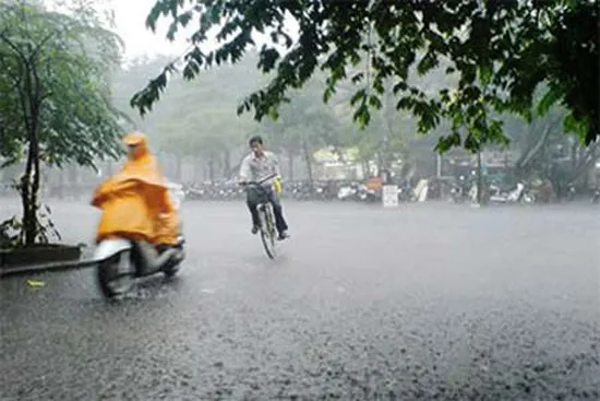 Áp thấp nhiệt đới đang di chuyển trên biển Đông