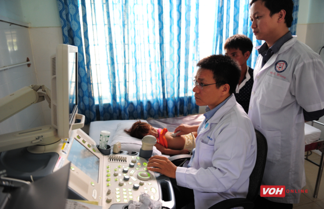 Hơn 1.200 em được khám sàng lọc trong chương trình Trái tim cho em