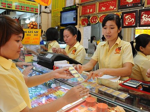Đầu tháng, giá vàng tiếp tục tăng mạnh