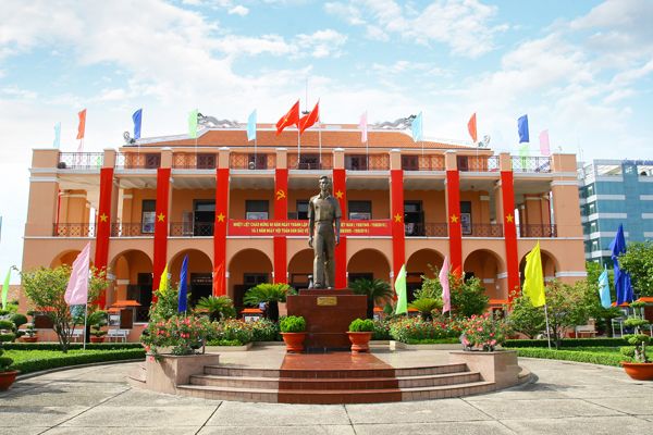 Thăm Bến Nhà Rồng