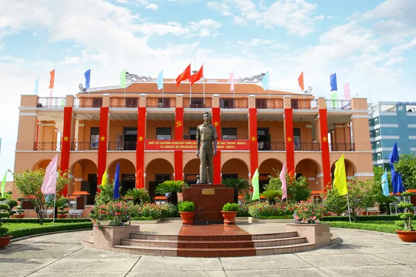 Thăm Bến Nhà Rồng