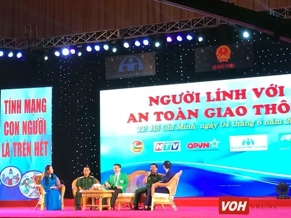 Người lính với an toàn giao thông