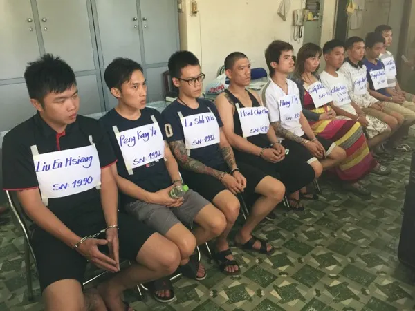 Tiếp nhận trình báo của người bị lừa qua điện thoại và quà tặng trúng thưởng