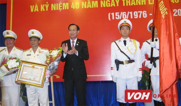 Báo Công an TPHCM đón nhận Huân chương Bảo vệ Tổ quốc hạng 3