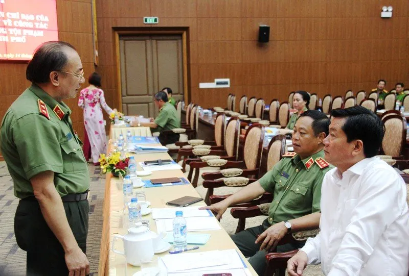 Điểm tin 24 giờ - 14062016:Tội phạm ở Sài Gòn giảm sau chỉ đạo của Bí thư Thăng