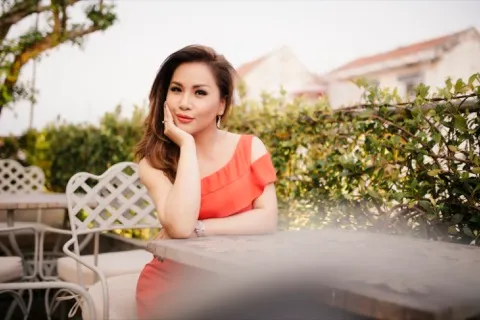 Chị em Cẩm Ly - Minh Tuyết đối đầu trên ghế nóng