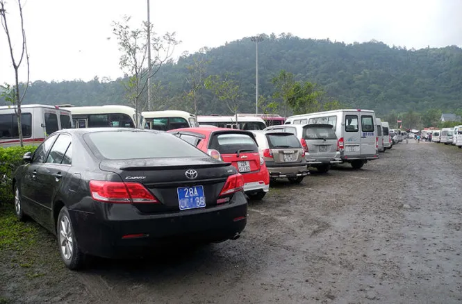 Xe công dư thừa, niềm tin suy giảm