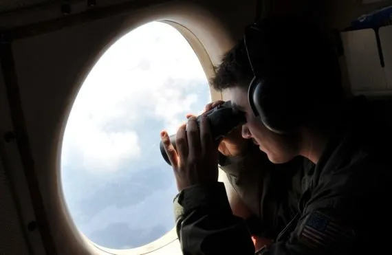 Đã tìm thấy thêm mảnh vỡ máy bay EgyptAir