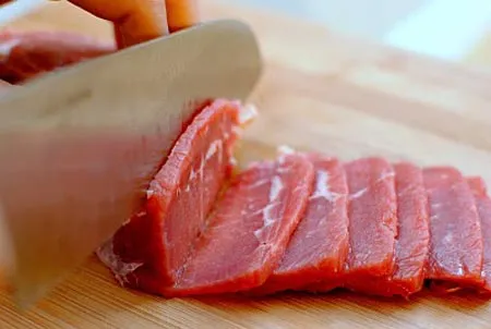 Cự cãi vì miếng thịt bò, ra tay đâm chết người
