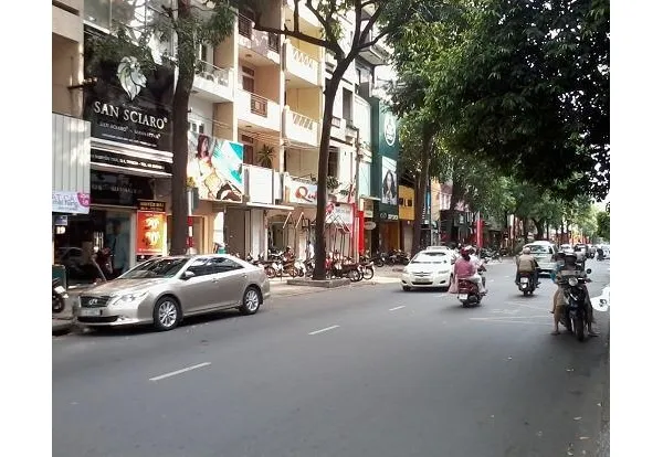 Cấm dừng đậu xe trên một số tuyến đường quận 1, quận 5