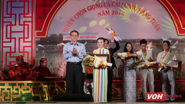 Thí sinh 16 tuổi đạt giải nhất hội thi Tuyển chọn giọng ca cải lương hàng tuần