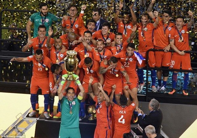 Kết quả bóng đá: Messi sút hỏng luân lưu, Chile giương cao cúp Copa America 2016