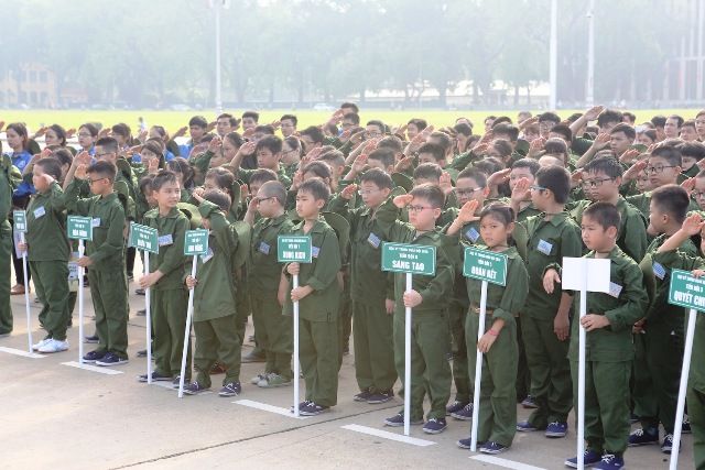 Hơn 300 em tham gia học kỳ quân đội 2016