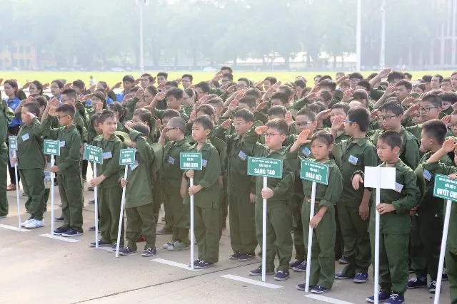 Hơn 300 em tham gia học kỳ quân đội 2016