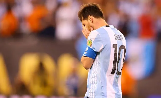 Làng túc cầu sốc trước tin Messi giã từ đội tuyển Argentina