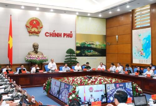 Chính phủ họp 6 tháng đầu năm: Tăng trưởng kinh tế thấp hơn so với cùng kỳ