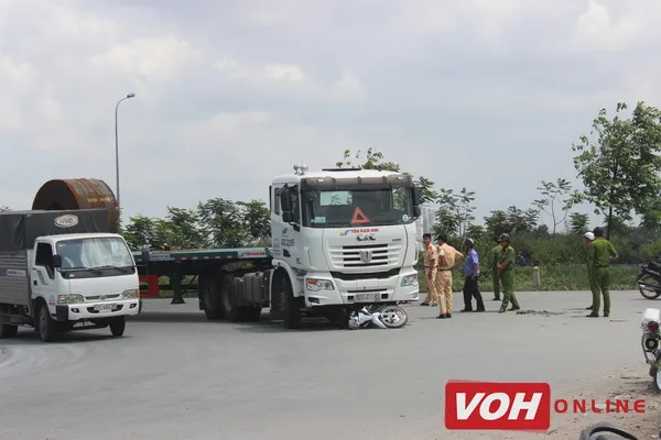 Nữ sinh tử vong khi bị cuốn vào gầm xe container