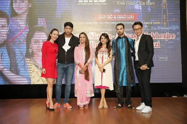 Dàn sao “Cô dâu 8 tuổi” cực thân thiện với khán giả Việt