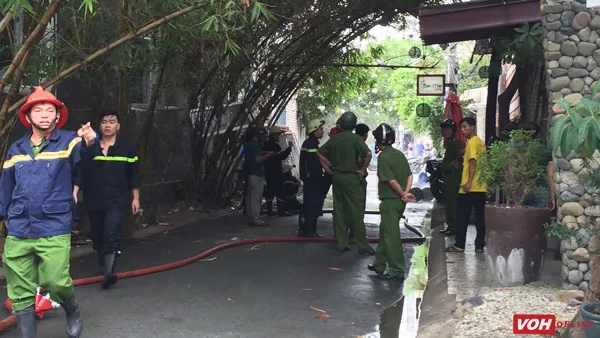 Bình gas ở quán cơm niêu phát cháy, hành khách chạy tá hỏa