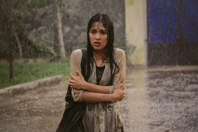 Nhung Kate dầm “mưa” 8 tiếng cho một cảnh quay trong Cô Hầu Gái