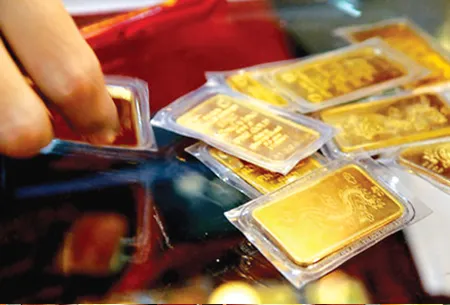 Vàng quay đầu giảm mạnh trong phiên đầu tuần