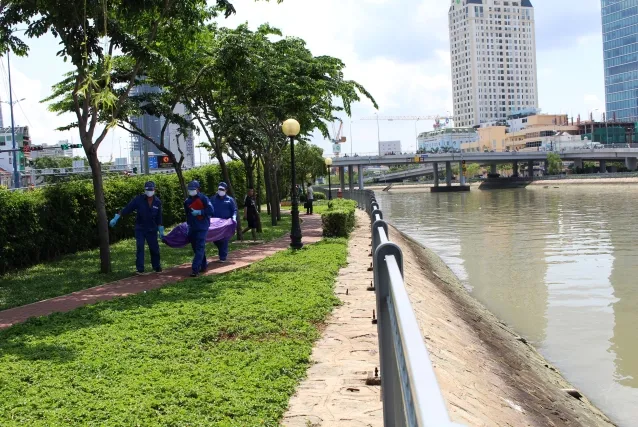 Hoảng hồn khi phát hiện thi thể trên kênh Tàu Hủ
