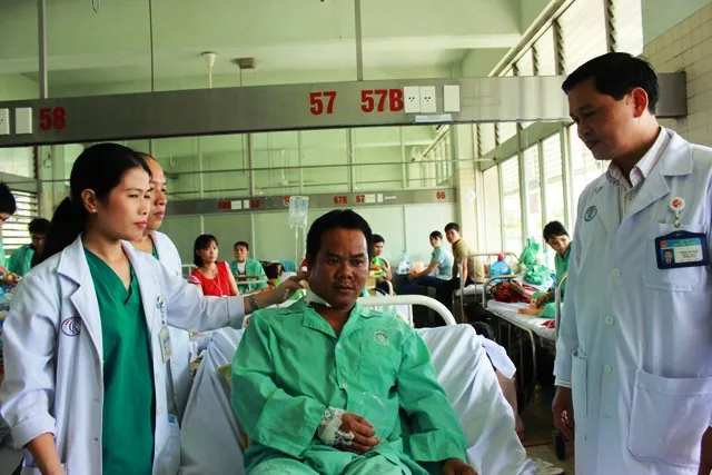 Bệnh nhân trong vụ Trung tá người Campuchia bắn người được phẫu thuật lấy đầu đạn ra