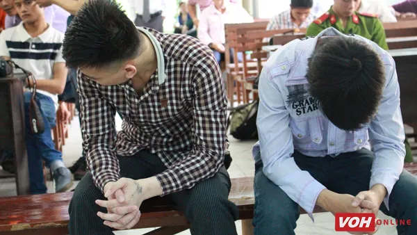 Cướp đồ ăn để “cứu đói”, dắt nhau vào tù