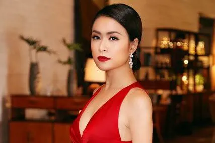 Hoàng Thùy Linh đỏ rực thu hút mọi ánh nhìn