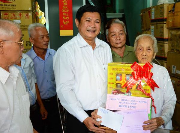 Lãnh đạo TPHCM thăm, chúc sức khỏe mẹ Việt Nam anh hùng