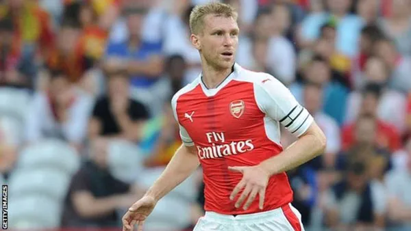 Premier League 2016-17: Per Mertesacker lỡ hẹn khai mạc