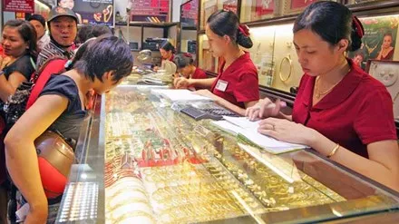 Giá vàng tăng vọt, chênh lệch chiều mua - bán giảm