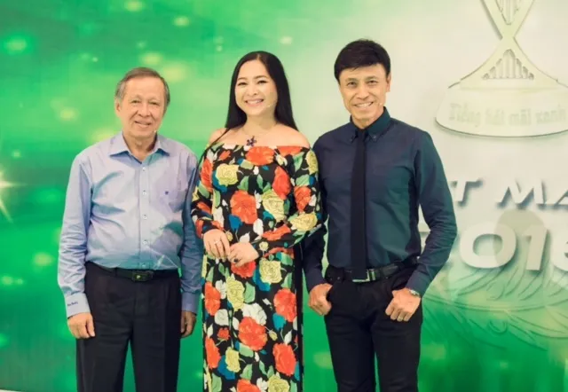 Tuấn Ngọc ngồi “ghế nóng” Tiếng hát mãi xanh 2016