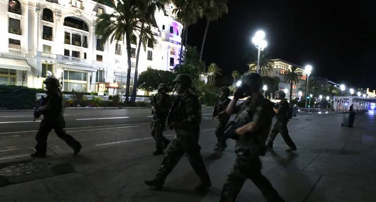 Pháp thành lập lực lượng vệ binh quốc gia để bảo vệ người dân