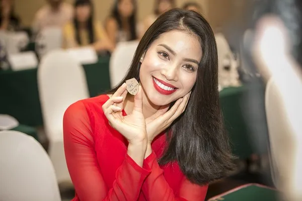 Phạm Hương trở thành đại sứ thiện chí bảo vệ động vật hoang dã