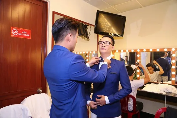 Khám phá hậu trường “tình cảm”của các ca sỹ trong liveshow Việt Anh