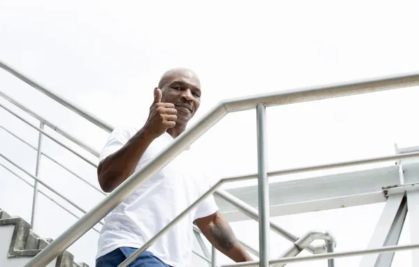 Hé lộ hình ảnh đầu tiên của Tay đấm huyền thoại Mike Tyson tại Việt Nam