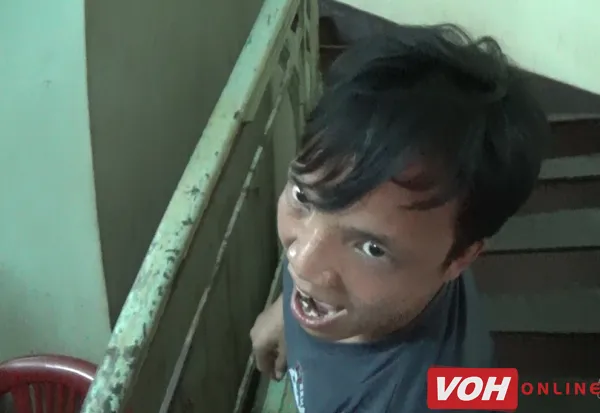 CSGT bắt một thanh niên “ngáo đá”