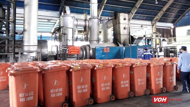 Người dân giám sát hoạt động xử lý và tái chế chất thải Đông Thạnh
