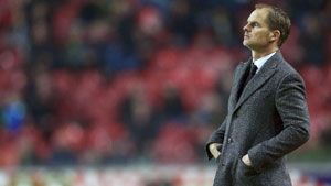 Inter Milan bổ nhiệm De Boer giữ chức HLV trưởng thay Mancini