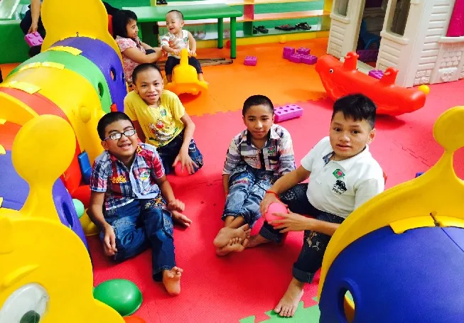 Bệnh nhi xương thủy tinh vui hè tại Đầm Sen