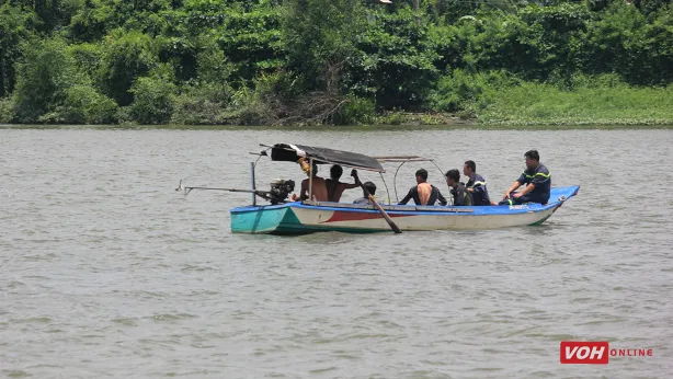 Nam thanh niên bất ngờ nhảy cầu Bình Triệu