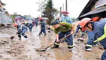Mưa lũ đã làm 12 người chết, mất tích và bị thương