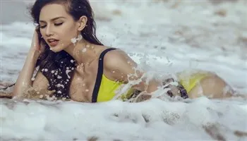 MC Quỳnh Chi đẹp “hút hồn” với bikini