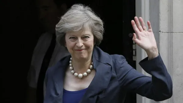 Bà Theresa May trở thành nhân vật chính trị được yêu thích nhất tại Anh