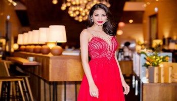Phạm Hương liên tiếp gặt hái giải thưởng