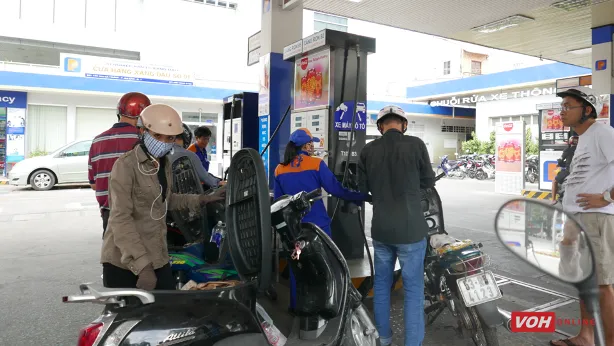 15h30 chiều 19/8, xăng lại tăng 675 đồng/lít