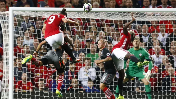 Kết quả bóng đá 20/8 : Ibrahimovic lập công, MU tiếp đà chiến thắng