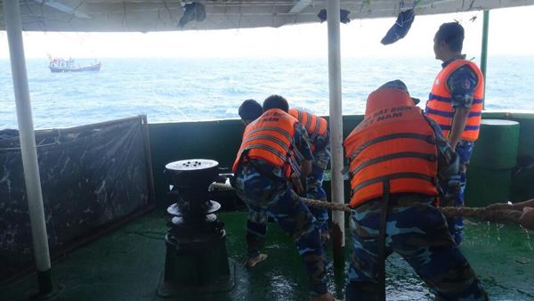 Đội tìm kiếm cứu nạn tiếp tục cứu thành công tàu cá bị nạn trên biển vào ngày 21/8/2016